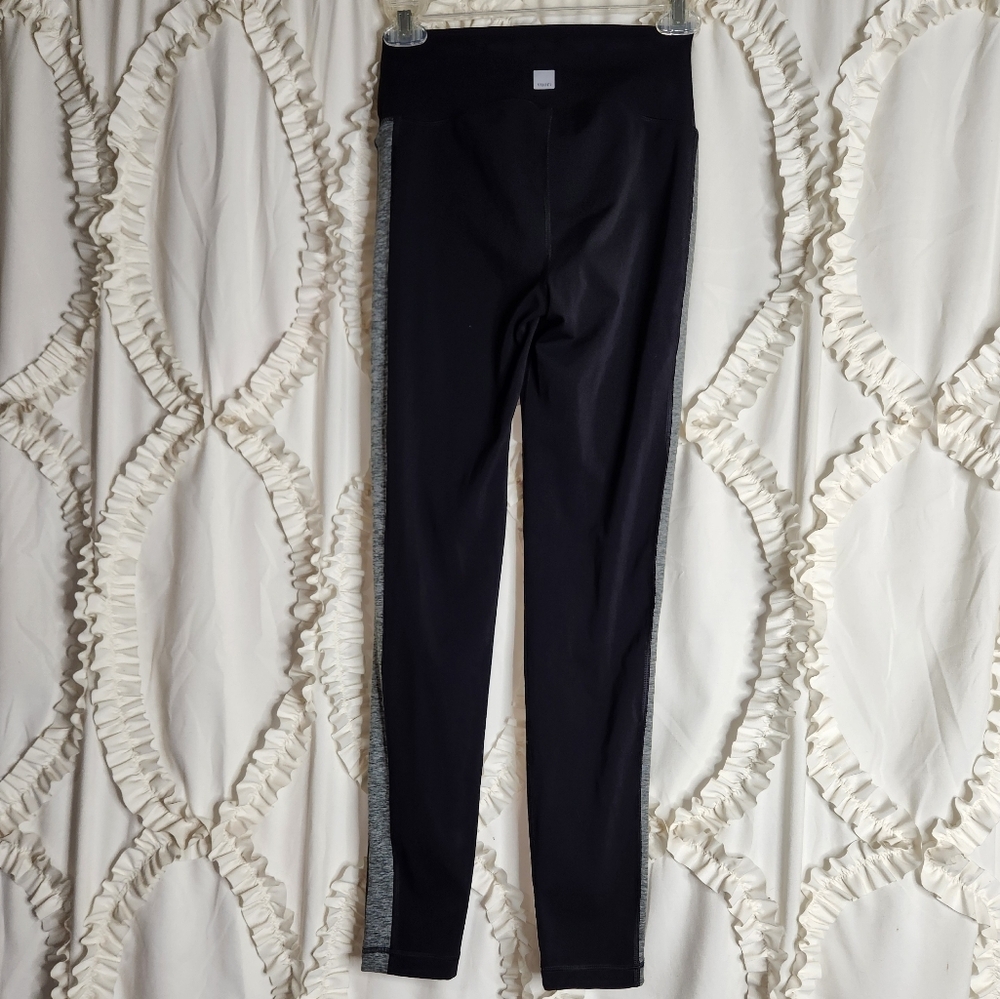 Vuori Women’s Racer High Rise Athletic Legging Black with Grey Side Stripes - Picture 4 of 6